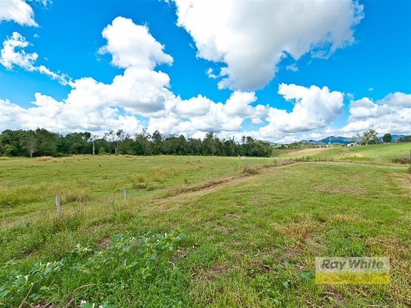 69A Lees Crossing Road, Armstrong Creek QLD 4520