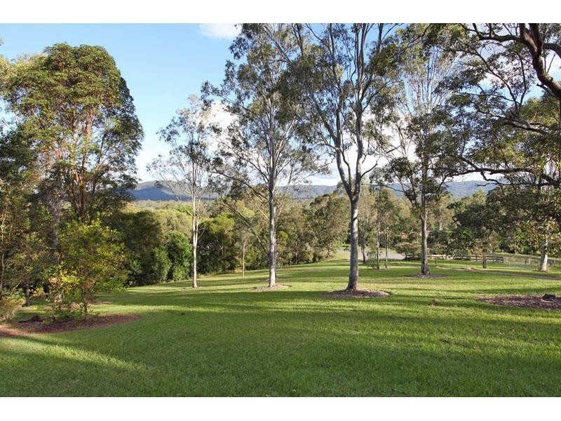 24 Vera Court, Samford Valley QLD 4520