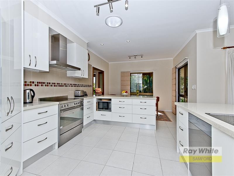 2 Davison Road, Camp Mountain QLD 4520