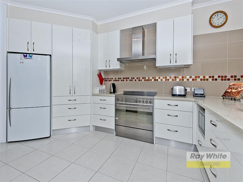 2 Davison Road, Camp Mountain QLD 4520