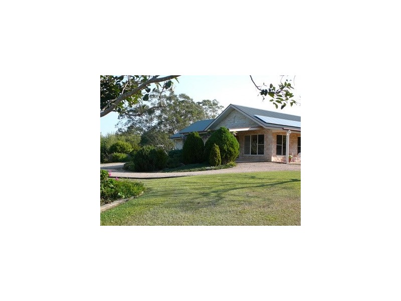 8 Alpine Drive, Draper QLD 4520
