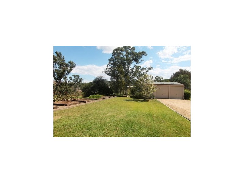 8 Alpine Drive, Draper QLD 4520