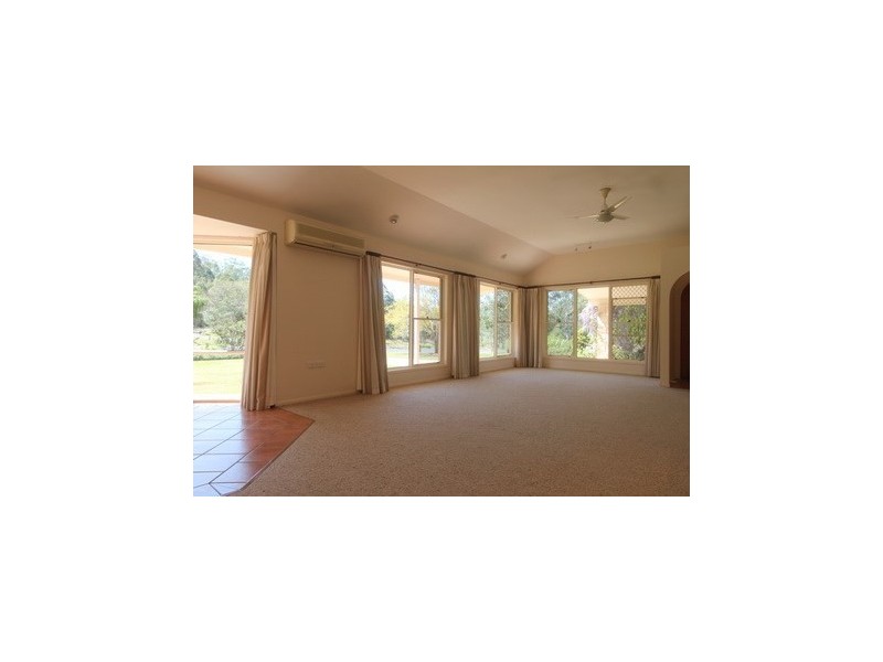 8 Alpine Drive, Draper QLD 4520