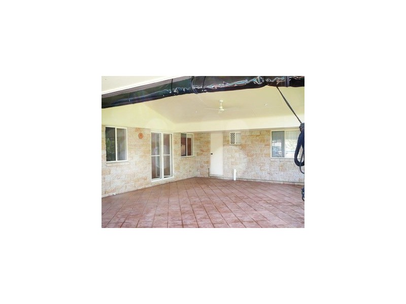 8 Alpine Drive, Draper QLD 4520