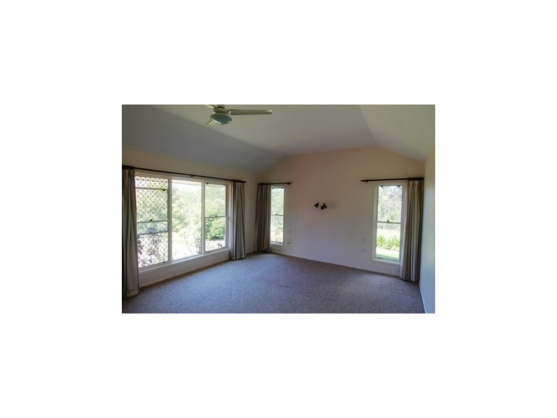 8 Alpine Drive, Draper QLD 4520