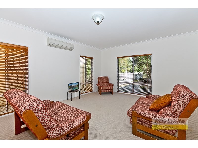 33 Chalmers Court, Samford Village QLD 4520