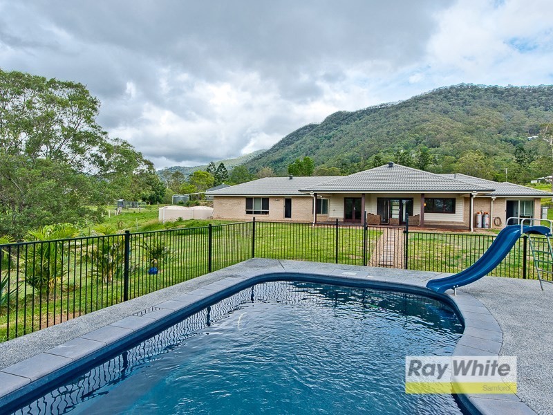 8 Vivian Place, Samsonvale QLD 4520