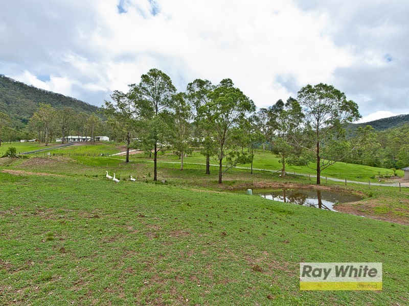 8 Vivian Place, Samsonvale QLD 4520