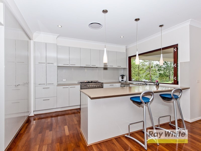 8 Vivian Place, Samsonvale QLD 4520