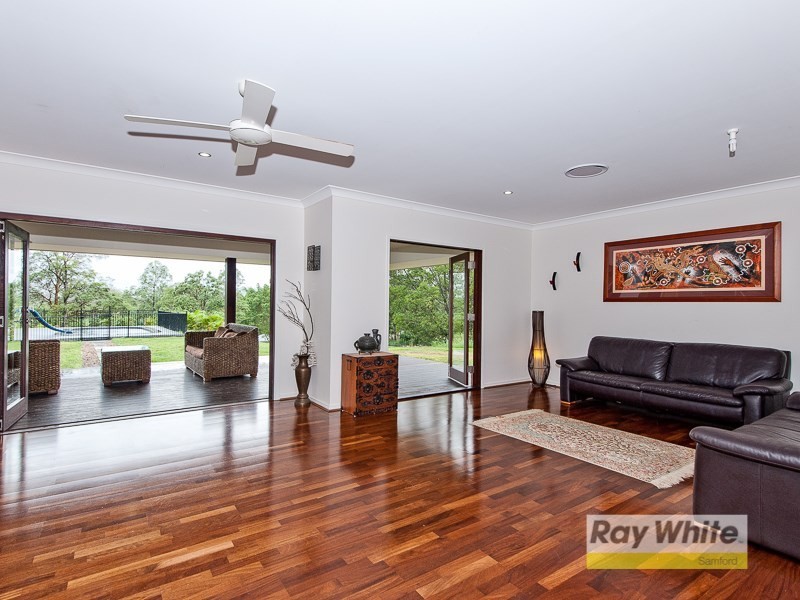 8 Vivian Place, Samsonvale QLD 4520