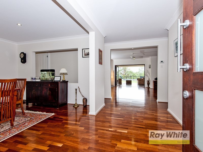 8 Vivian Place, Samsonvale QLD 4520