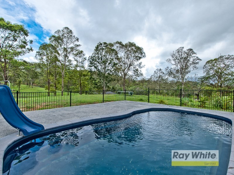 8 Vivian Place, Samsonvale QLD 4520