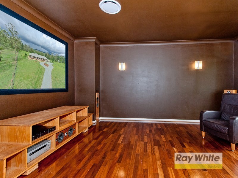 8 Vivian Place, Samsonvale QLD 4520