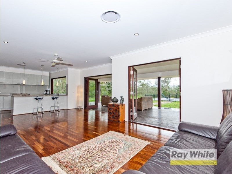 8 Vivian Place, Samsonvale QLD 4520