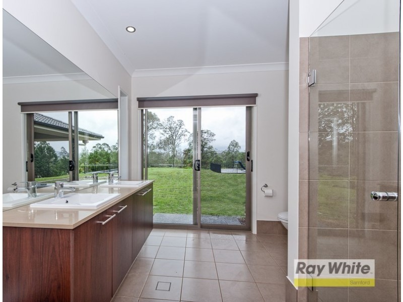 8 Vivian Place, Samsonvale QLD 4520
