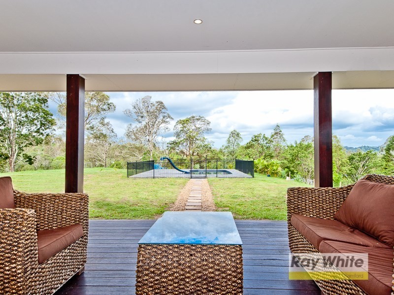 8 Vivian Place, Samsonvale QLD 4520