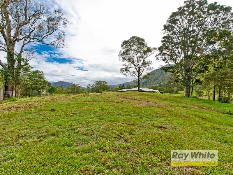 8 Vivian Place, Samsonvale QLD 4520