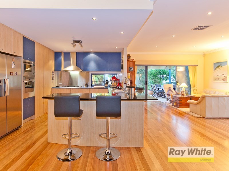 10 Camara Court, Eatons Hill QLD 4037