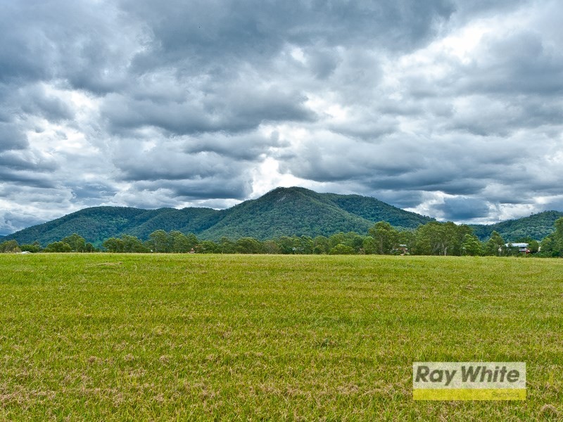 15 Haigh Crescent, Samford Valley QLD 4520