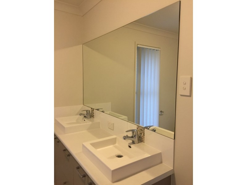 9 Fun Place, Bridgeman Downs QLD 4035