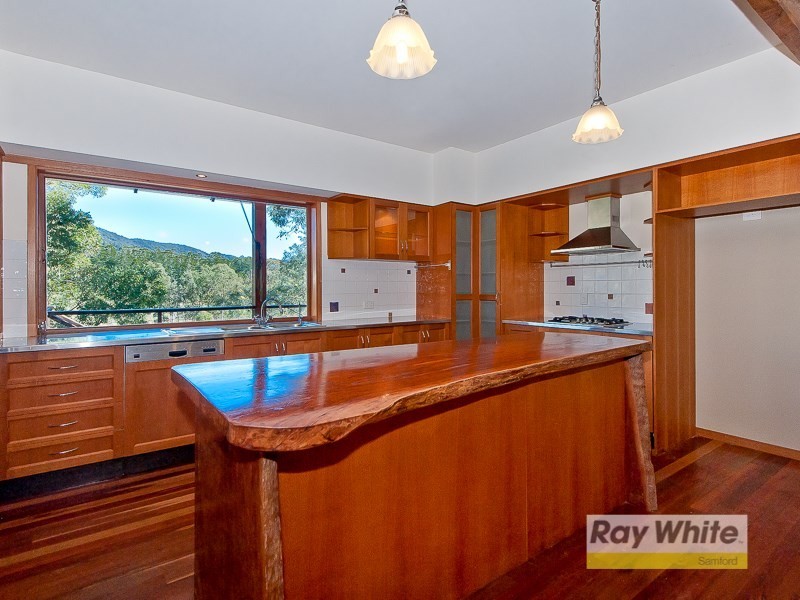 5 Parragilga Close, Wights Mountain QLD 4520