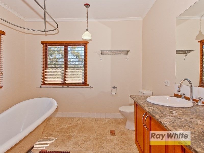 5 Parragilga Close, Wights Mountain QLD 4520