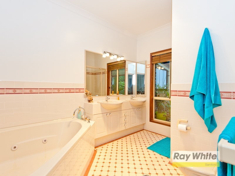 8 Davison Road, Camp Mountain QLD 4520