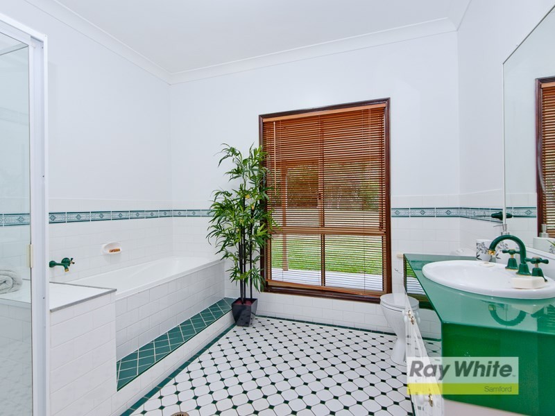 8 Davison Road, Camp Mountain QLD 4520