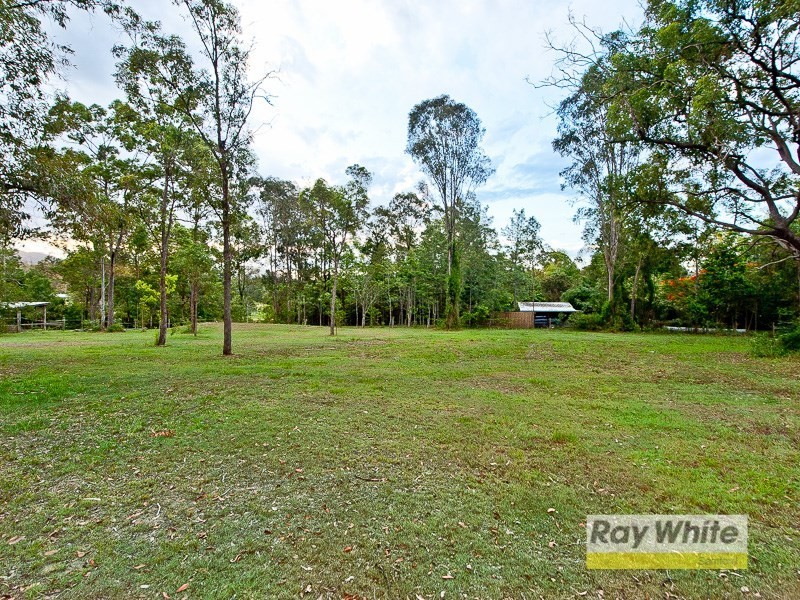 8 Davison Road, Camp Mountain QLD 4520