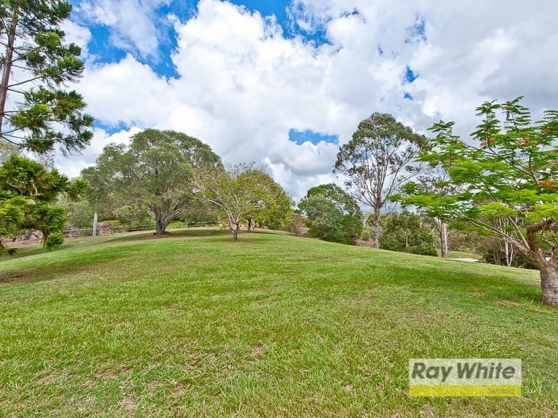 3 Heather Anne Drive, Draper QLD 4520
