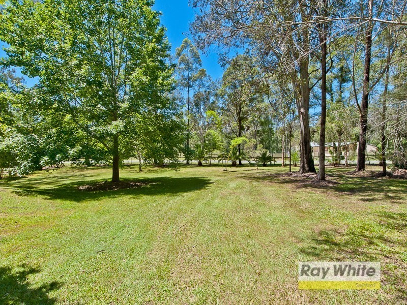 8 Narrien Court, Samford Village QLD 4520