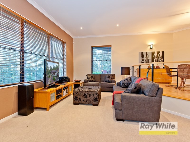 10 Dickens Place, Samford Valley QLD 4520