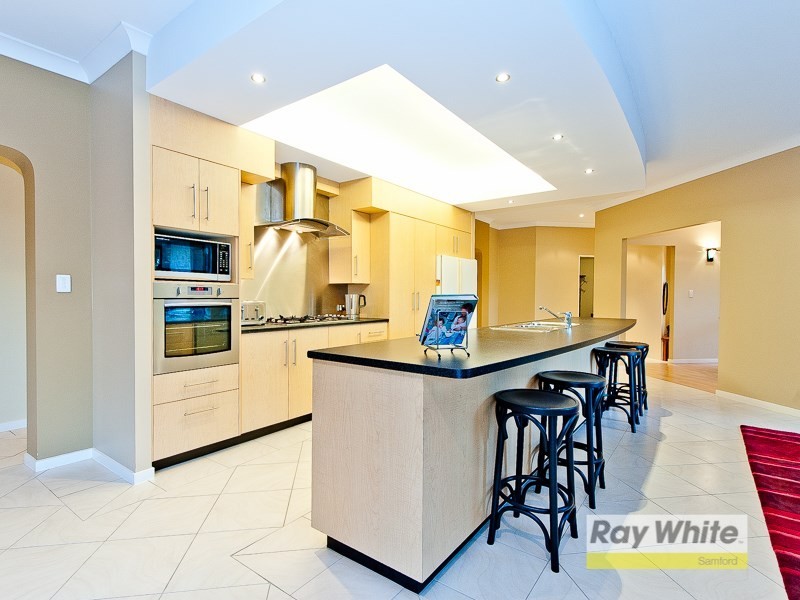 10 Dickens Place, Samford Valley QLD 4520