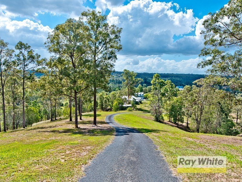 33 Willem Drive, Draper QLD 4520