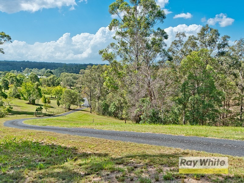 33 Willem Drive, Draper QLD 4520