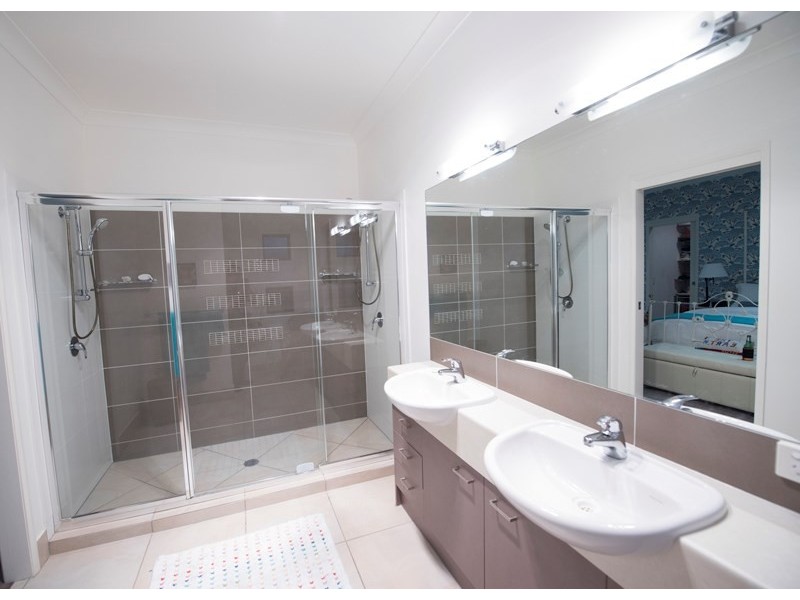 10 Chalmers Court, Samford Village QLD 4520