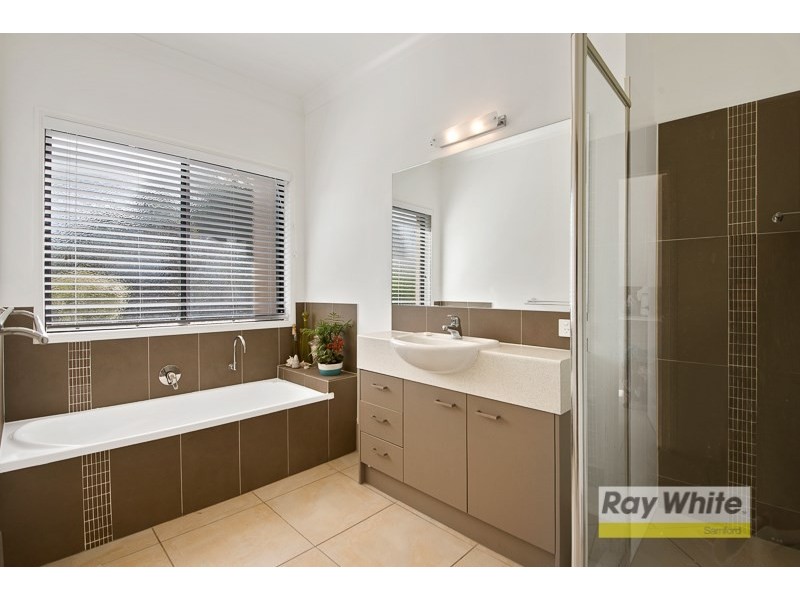 10 Chalmers Court, Samford Village QLD 4520