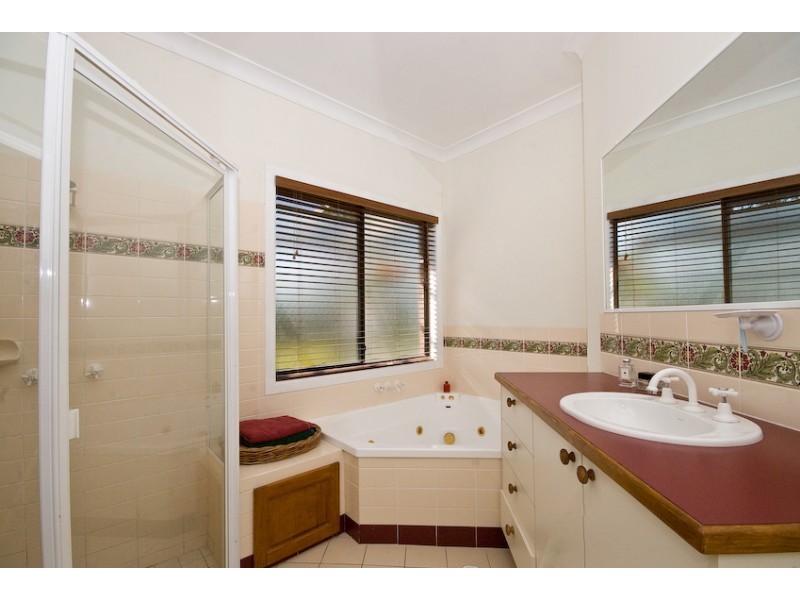 15 Greenwood Crescent, Samford QLD 4520