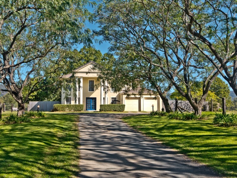 1 Richards Road, Camp Mountain QLD 4520