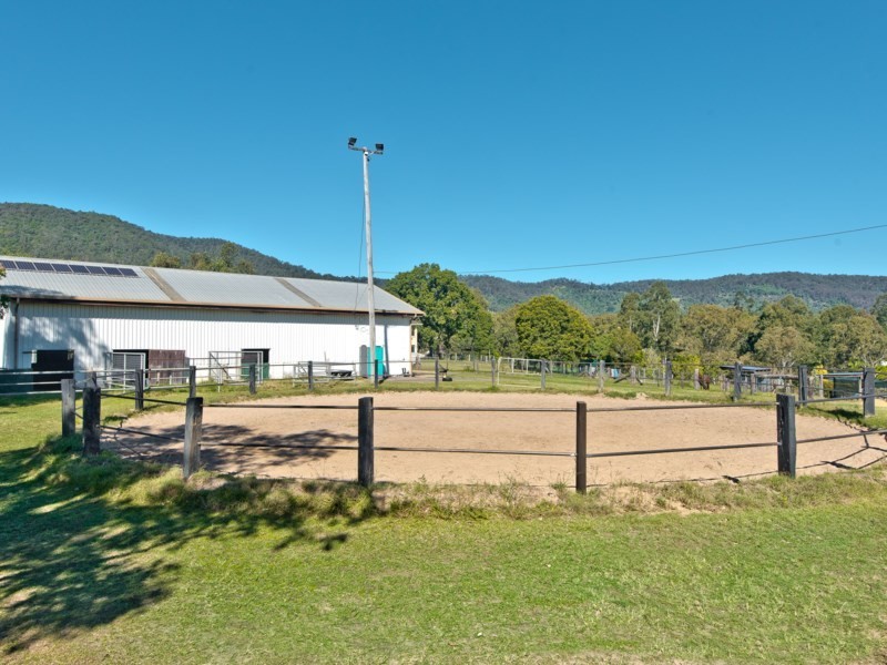 1 Richards Road, Camp Mountain QLD 4520