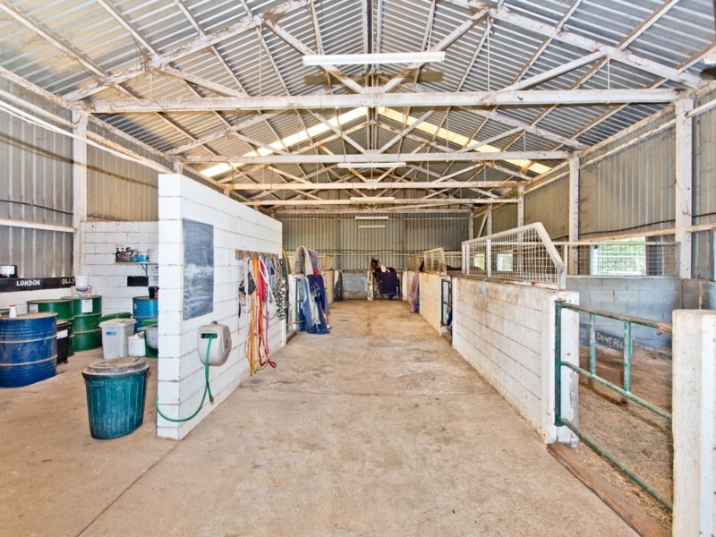 1 Richards Road, Camp Mountain QLD 4520