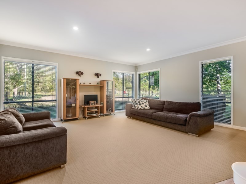 1 Richards Road, Camp Mountain QLD 4520