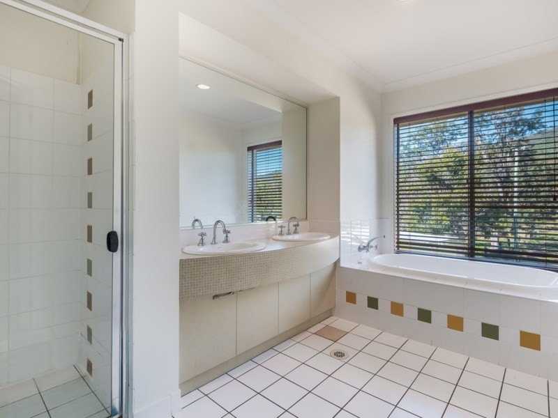 1 Richards Road, Camp Mountain QLD 4520