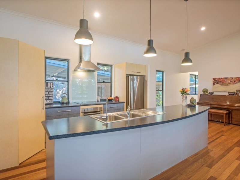 25 Harland Road, Mount Glorious QLD 4520