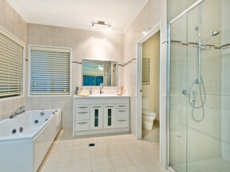 12 Confluence Court, Eatons Hill QLD 4037