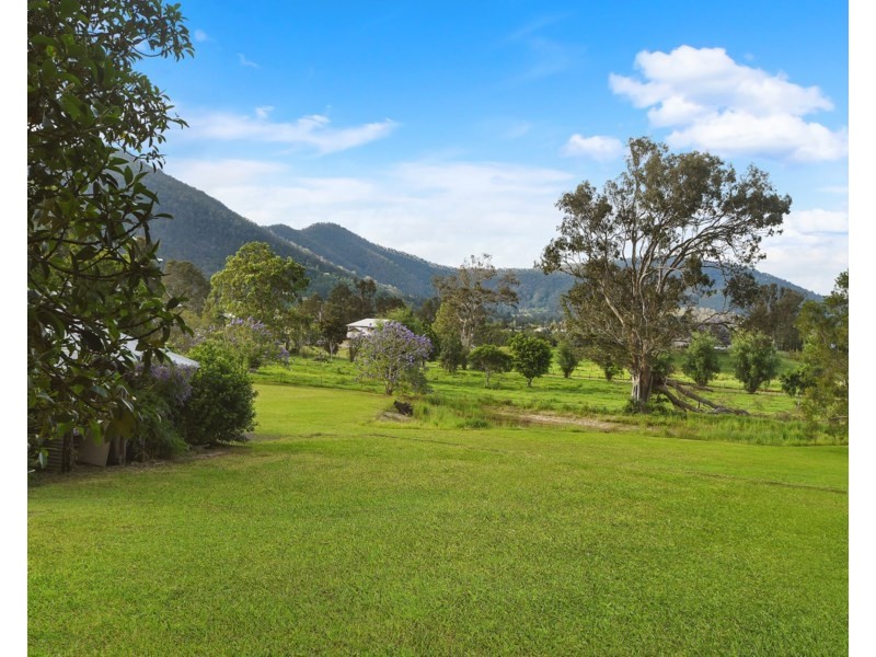 186 Foggs Road, Mount Samson QLD 4520