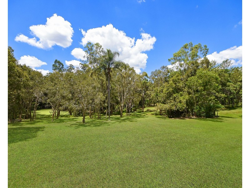 17 Upper Camp Mountain, Camp Mountain QLD 4520