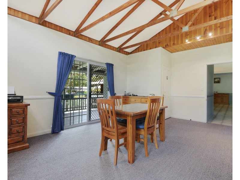 17 Upper Camp Mountain, Camp Mountain QLD 4520