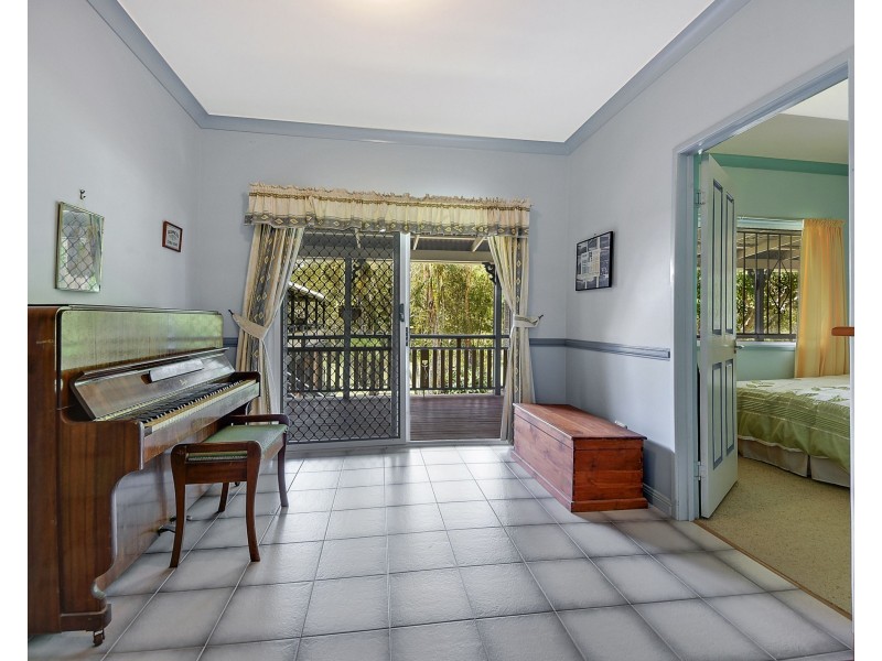 17 Upper Camp Mountain, Camp Mountain QLD 4520
