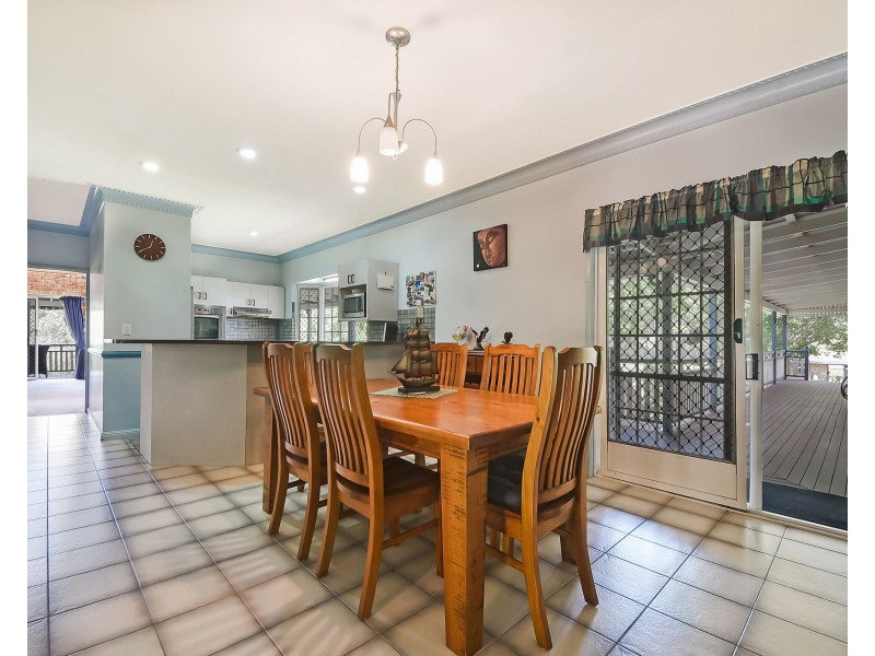 17 Upper Camp Mountain, Camp Mountain QLD 4520